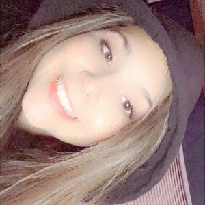 Meet your Posher, Makayla